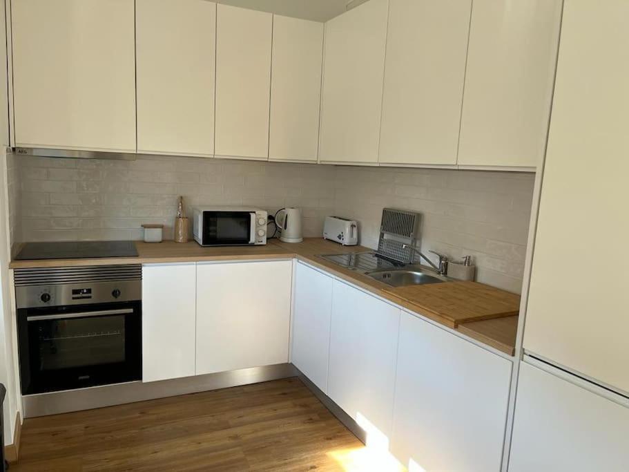 Casa Da Praia Da Poca - Apartamento Lirio Estoril Eksteriør billede
