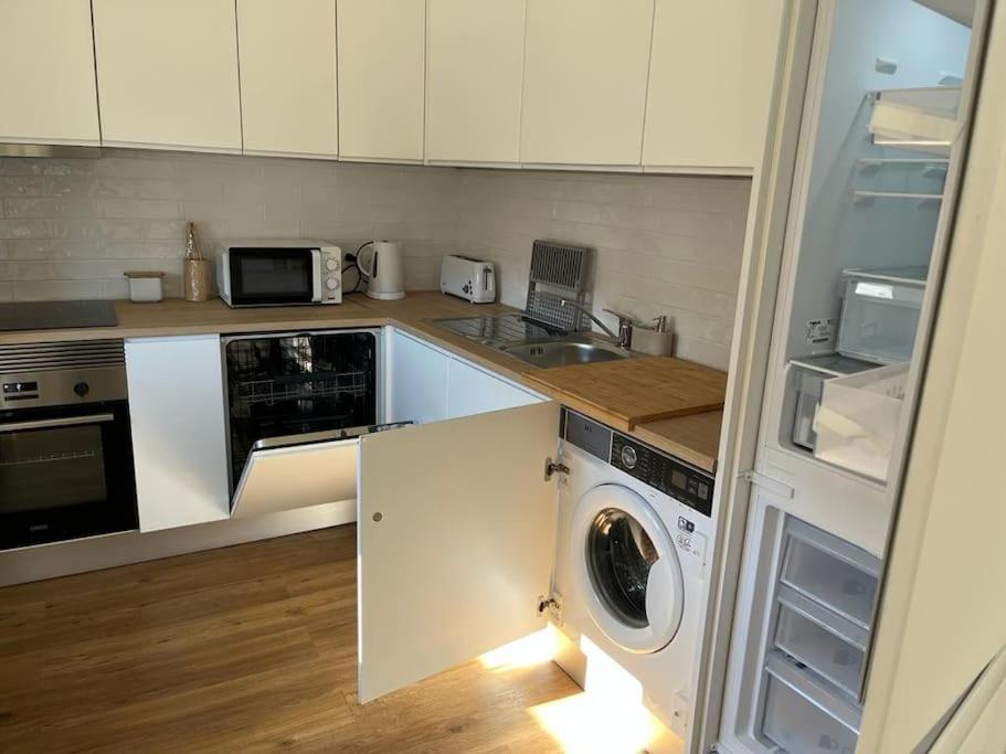 Casa Da Praia Da Poca - Apartamento Lirio Estoril Eksteriør billede
